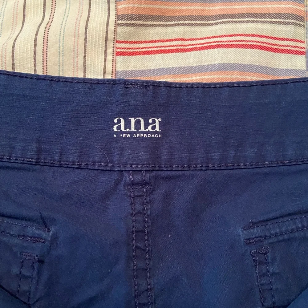 Ana size 16 navy shorts - Picture 3 of 4